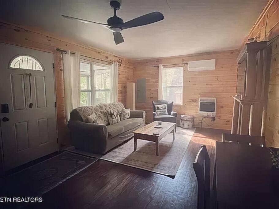 Cameron'S Cottage At The Lake Tallassee Екстер'єр фото